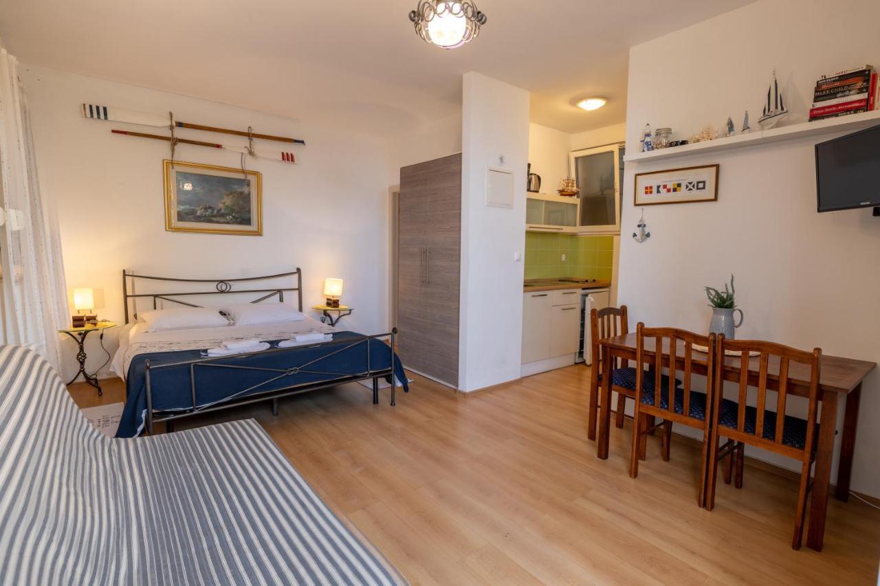 بودغورا Apartments Villa Mandarina الغرفة الصورة
