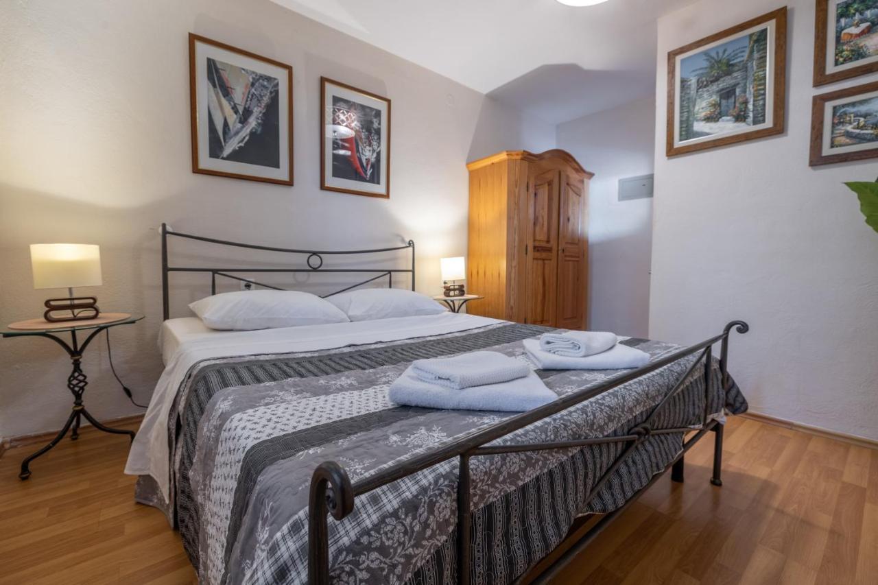 بودغورا Apartments Villa Mandarina الغرفة الصورة